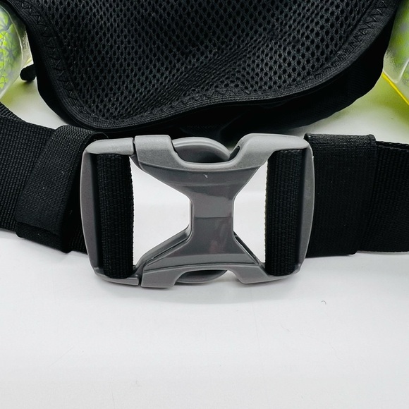 Nathan Black and Neon Yellow Hydration Belt with two 8oz bottles - Picture 13 of 14